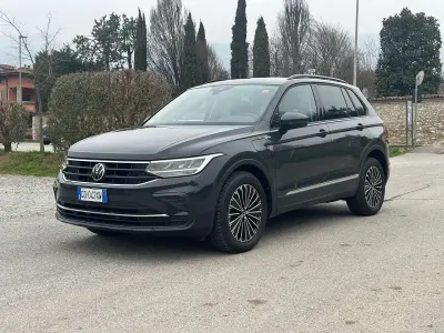 Usata VW Tiguan 150 CV (110 kW) 2021 Grigio SUV