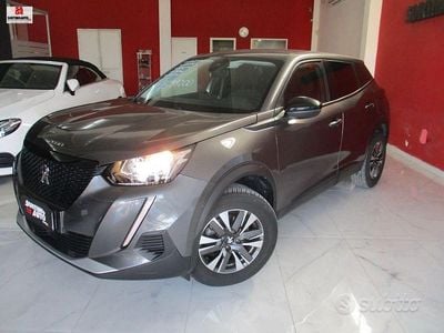 Usata Peugeot 2008 Allure 102 CV (75 kW) 2022 Grigio SUV