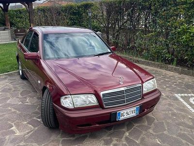 Begagnad Mercedes C250 113 HK (83 kW) 1999 Röd Sedan