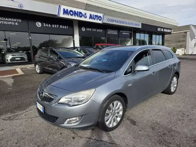 Usata Opel Astra Cosmo 110 CV (80 kW) 2011 Grigio Station wagon