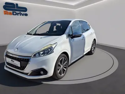 Usata Peugeot 208 Allure 82 CV (60 kW) 2016 Bianco Utilitaria