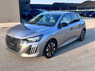 Usata Peugeot 208 Allure 101 CV (74 kW) 2024 Grigio medio Utilitaria