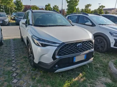 Usata Toyota Corolla Cross Lounge 199 CV (146 kW) 2023 Bianco SUV