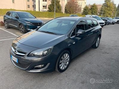 Usata Opel Astra Cosmo 130 CV (95 kW) 2014 Grigio Station wagon