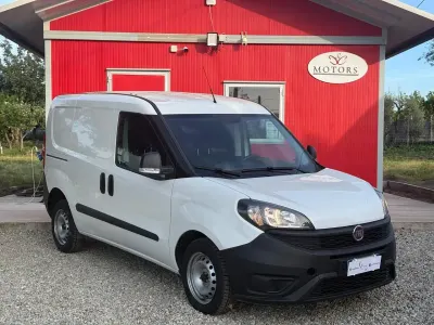 Usata Fiat Doblò Lounge 104 CV (76 kW) 2022 Bianco Monovolume