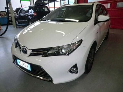 Usata Toyota Auris Hybrid Active 99 CV (72 kW) 2015 Bianco Station wagon