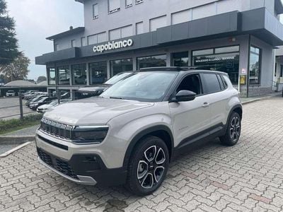 Uusi Jeep Avenger Summit 101 HP (74 kW) 2025 Harmaa Katumaasturi