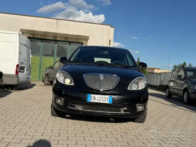 Gebraucht Lancia Ypsilon S 69 PS (50 kW) 2012 Schwarz Kleinwagen