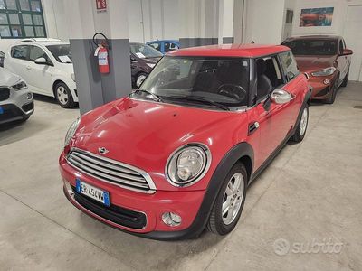 Usata Mini ONE 75 CV (55 kW) 2013 Rosso Utilitaria