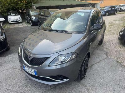 Begagnad Lancia Ypsilon Gold 69 HK (50 kW) 2022 Grå Halvkombi