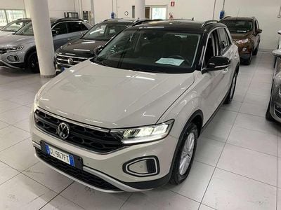 Usata VW T-Roc Life 150 CV (110 kW) 2022 Beige SUV