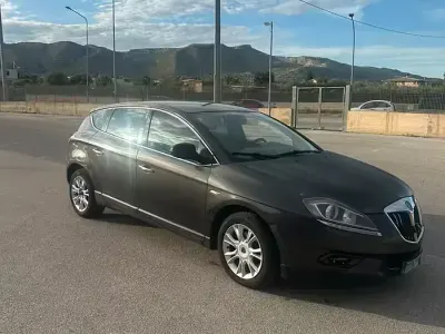 Usata Lancia Delta 105 CV (77 kW) 2010 Grigio Utilitaria