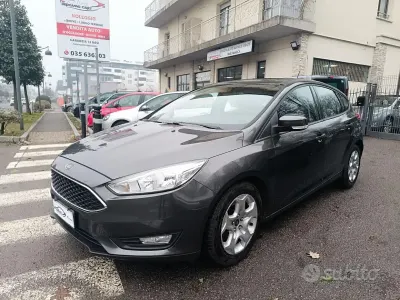 Käytetty Ford Focus 101 HP (74 kW) 2018 Harmaa Sedan