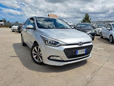 Usata Hyundai i20 Style 75 CV (55 kW) 2015 Grigio Berlina