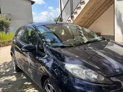 Usata Ford Fiesta 82 CV (60 kW) 2009 Blu Berlina