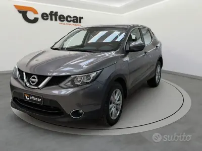 Usado Nissan Qashqai 116 HP (85 kW) 2015 Cinzento SUV