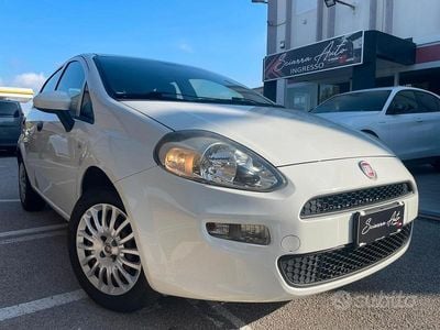 Usata Fiat Punto Street 77 CV (56 kW) 2015 Bianco Utilitaria