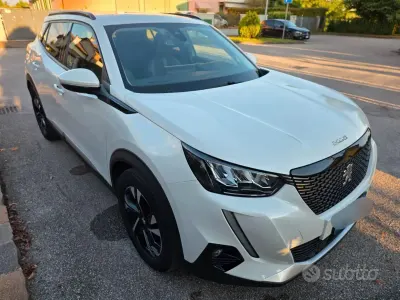 Usata Peugeot 2008 Allure 102 CV (75 kW) 2020 Bianco SUV