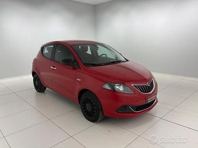 Usata Lancia Ypsilon Silver 69 CV (50 kW) 2021 Rosso Utilitaria