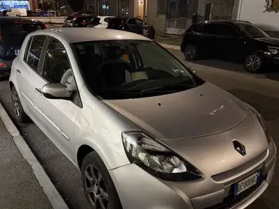 Usata Renault Clio II 75 CV (55 kW) 2010 Berlina