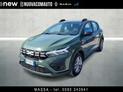 Usata Dacia Sandero Essentiel 101 CV (74 kW) 2023 Lichen kaki Berlina