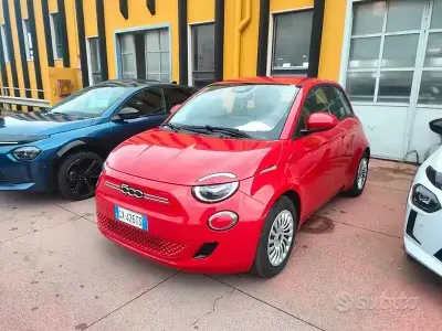 Nieuw Fiat 500e 86 kW (118 PK) 2025 Rood Sedan