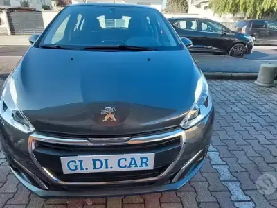 Usata Peugeot 208 82 CV (60 kW) 2017 Verde Utilitaria