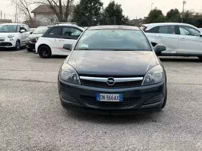 Usata Opel Astra GTC Enjoy 90 CV (66 kW) 2008 Blu Berlina