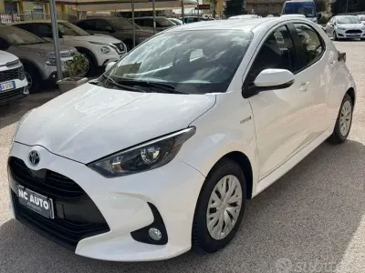 Usata Toyota Yaris Hybrid 92 CV (67 kW) 2021 Bianco Berlina