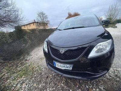 Usata Lancia Ypsilon Gold 69 CV (50 kW) 2019 Utilitaria
