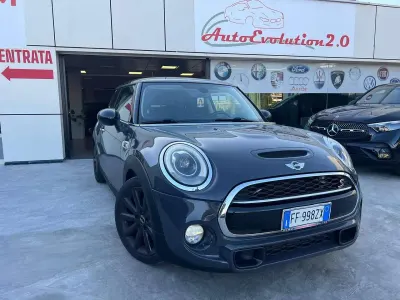 Usata Mini Cooper SD Seven 170 CV (125 kW) 2016 Grigio Utilitaria