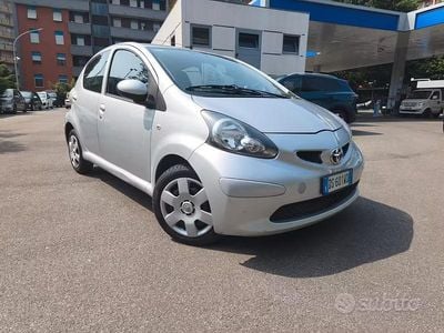 Brugt Toyota Aygo 68 HK (50 kW) 2008 Grå Hatchback