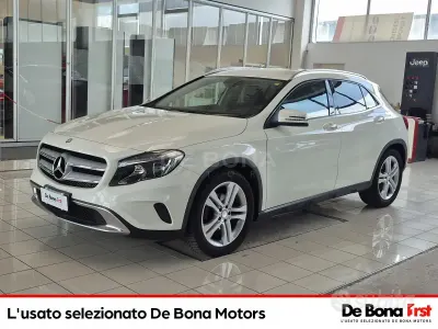 Usata Mercedes GLA200 Executive 136 CV (100 kW) 2016 Bianco SUV