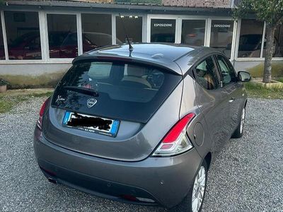 Usata Lancia Ypsilon 95 CV (69 kW) 2015 Grigio Utilitaria