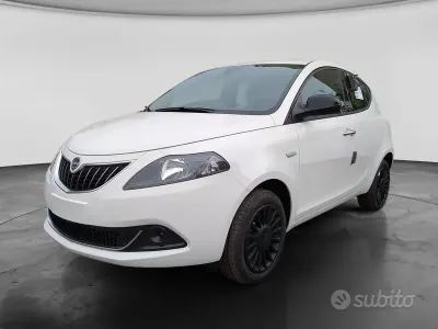 Usata Lancia Ypsilon Gold 70 CV (51 kW) 2022 Bianco Utilitaria