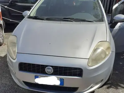 Usata Fiat Grande Punto 95 CV (69 kW) 2006 Grigio Utilitaria