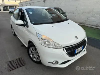 Usata Peugeot 208 82 CV (60 kW) 2013 Bianco Utilitaria