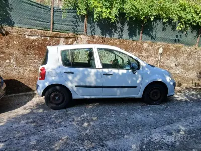 Usata Renault Modus 75 CV (55 kW) 2010 Bianco Monovolume