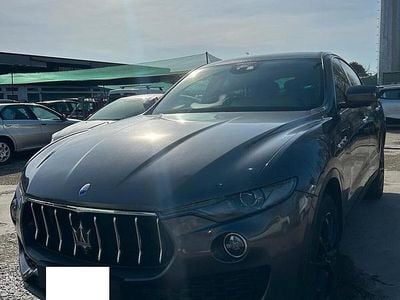 Usata Maserati Levante 275 CV (202 kW) 2017 Grigio SUV