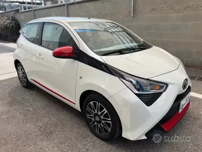 Usata Toyota Aygo X-play 72 CV (52 kW) 2019 Bianco Utilitaria