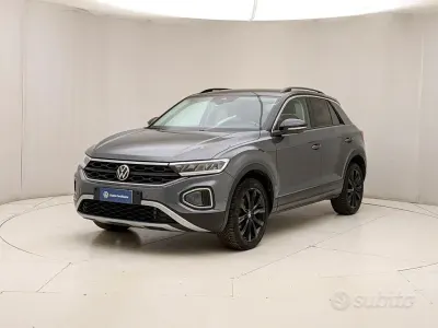 Usata VW T-Roc Sport 150 CV (110 kW) 2023 Giallo SUV