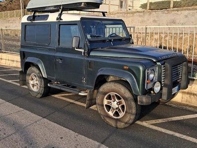 Usata Land Rover Defender 122 CV (89 kW) 2010 Verde SUV