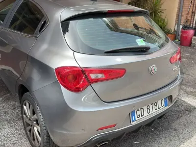Usata Alfa Romeo Giulietta Ti 120 CV (88 kW) 2020 Grigio Utilitaria