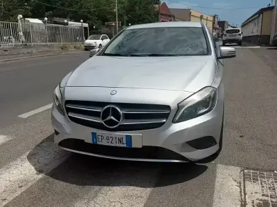 Usata Mercedes A180 109 CV (80 kW) 2012 Grigio Berlina