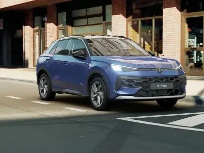 Nuova VW T-Roc Life 150 CV (110 kW) 2026 Celestial blue metallizzato nero SUV