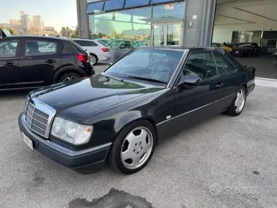 Usata Mercedes E320 220 CV (161 kW) 1992 Nero Coupé