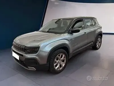 Käytetty Jeep Avenger Altitude 101 HP (74 kW) 2023 Harmaa Katumaasturi