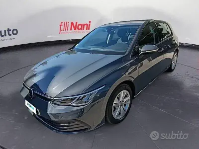Usata VW Golf VIII Life 116 CV (85 kW) 2021 Grigio Berlina