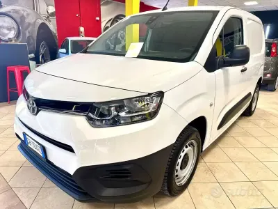 Usata Toyota Proace City City 102 CV (75 kW) 2022 Bianco Monovolume