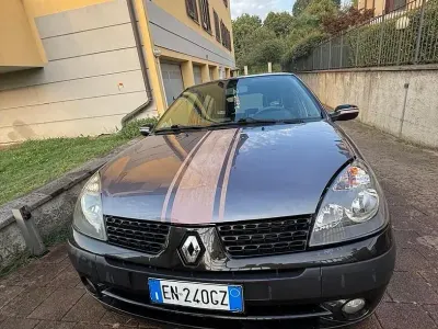 Usata Renault Clio 54 CV (39 kW) 2006 Grigio Utilitaria